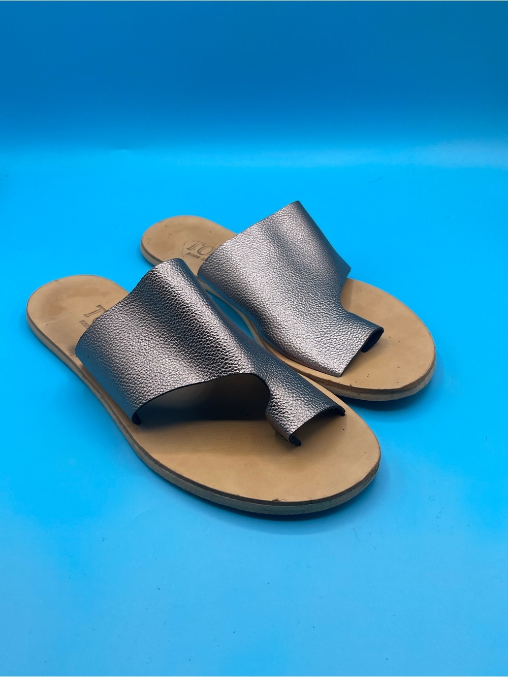 Tod's Metallic Gunmetal Toe-Ring Slide Sandals‎